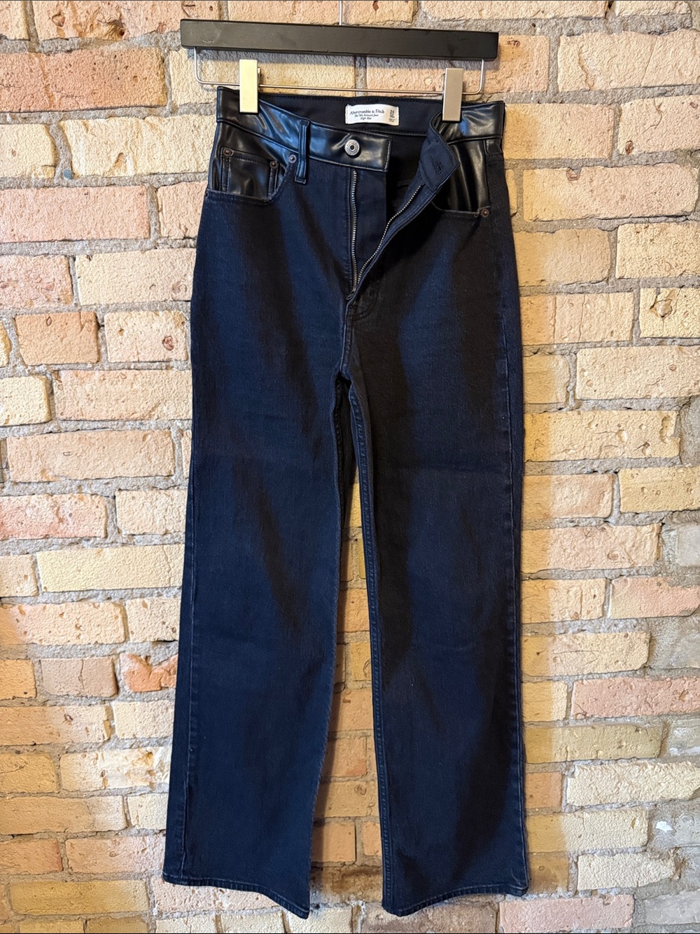 Abercrombie 90s Relaxed Jean High Rise with Faux Leather Trim